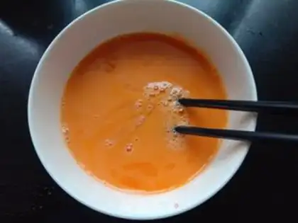 Make Scrambled eggs step 1