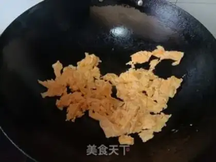 Make Scrambled eggs step 2