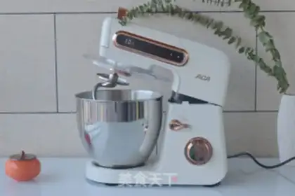Make Baking little white homemade toast step 1