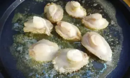 Make Garlic butter fried abalone step 3