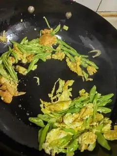 Make Eggs and cabbage step 0