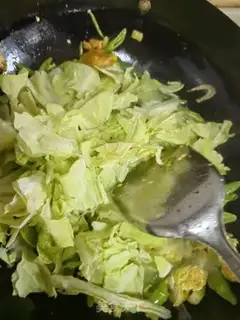 Make Eggs and cabbage step 1