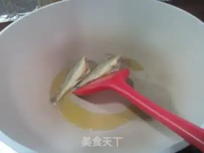 Make Pickled pickles, yellow noodles step 1
