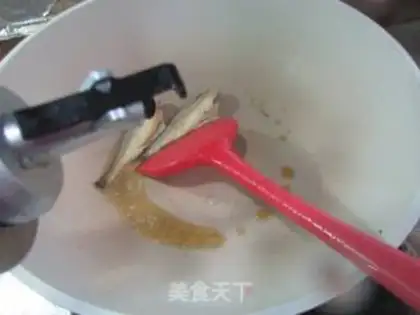 Make Pickled pickles, yellow noodles step 2