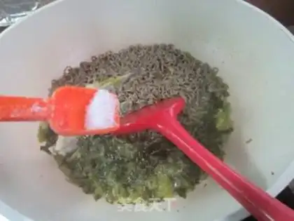 Make Pickled pickles, yellow noodles step 6