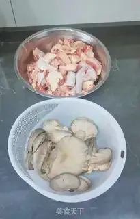 Make Fresh mushroom chicken stew step 0