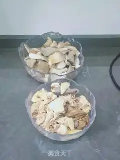 Make Fresh mushroom chicken stew step 2