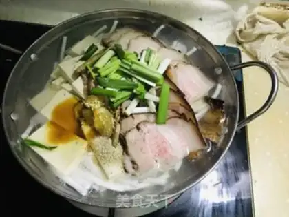 Make Pots of sour sauce step 3