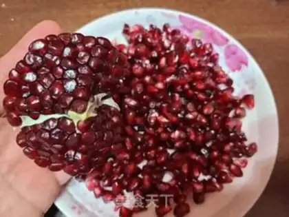 Make Pomegranate apple juice step 1