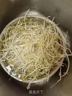 Make The green bean sprouts step 0