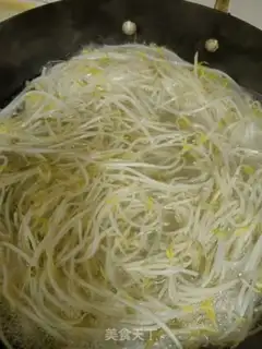 Make The green bean sprouts step 2