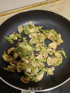 Make Pyramid intestine fried river powder step 2