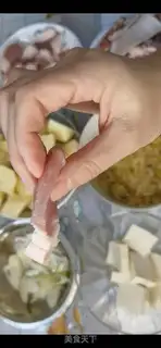 Make Iron-pot pig-bones step 0