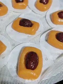 Make Carrot date cake step 9