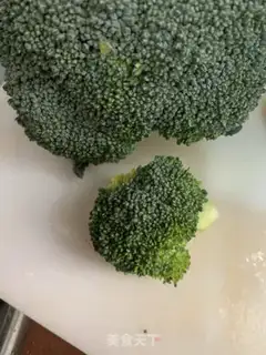 Make A vegetable Christmas tree step 2