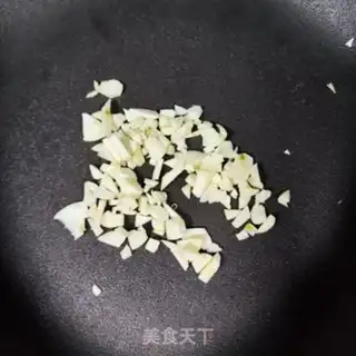 Make Garlic paste with peas step 1