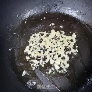 Make Garlic paste with peas step 2