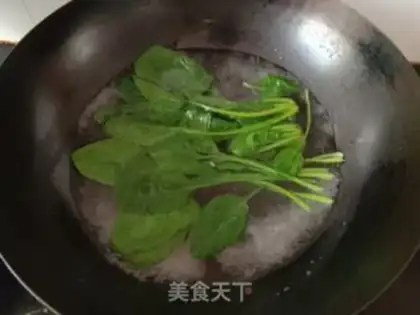 Make Spinach eggs and shrimp step 3