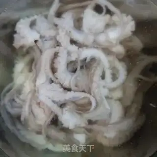 Make Piper pepper fried octopus legs step 0