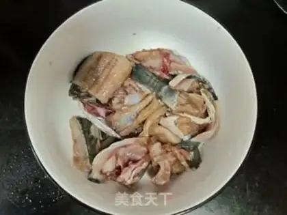 Make Five peppers of salt fish bones step 8