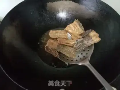 Make Five peppers of salt fish bones step 11