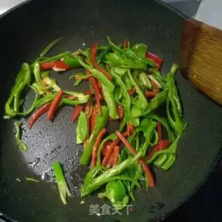 Make Piper pepper fried octopus legs step 9