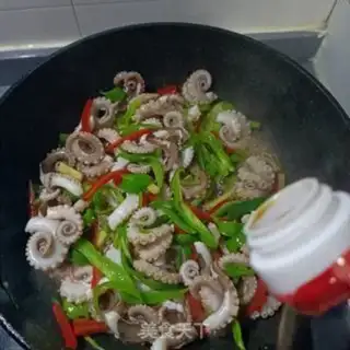 Make Piper pepper fried octopus legs step 12