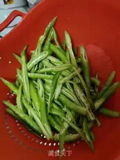 Make Chili pepper and duck step 0