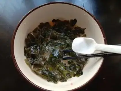 Make Fried eggs from the dress and vegetables step 2