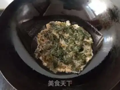 Make Fried eggs from the dress and vegetables step 4