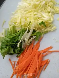 Make Cabbage with sea cucumber step 1