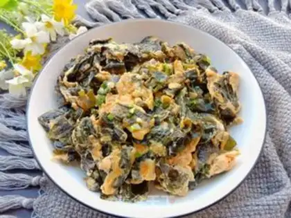 Make Fried eggs from the dress and vegetables step 8