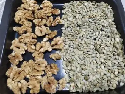 Make Red sugar date walnuts step 0