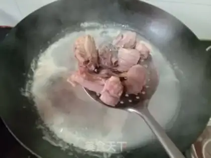 Make Onion fried duck leg step 2