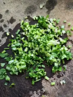 Make Onion pepper beef cake step 1