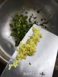 Make Onion pepper beef cake step 2