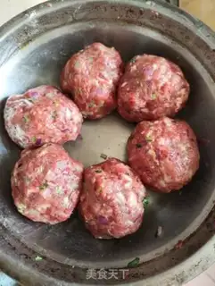 Make Onion pepper beef cake step 7