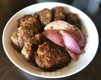 Make Onion pepper beef cake step 8