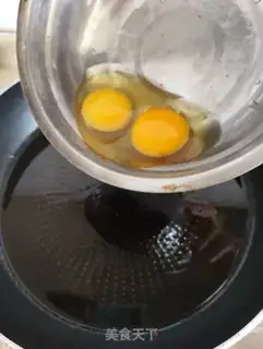 Make radish egg soup step 1