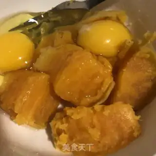 Make Red omelet step 1