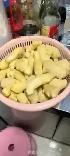 Make Pig-legged ginger an egg step 1
