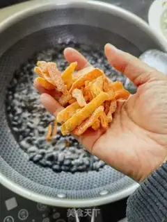 Make Salt and leather sauce, black beans step 2