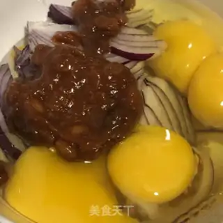 Make Onion fried eggs step 2