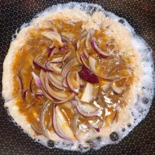 Make Onion fried eggs step 4