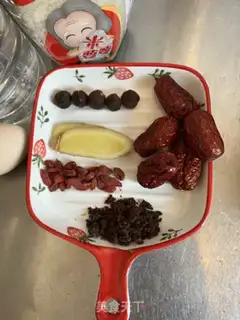 Make Eggs made of red sugar step 0