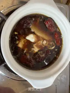 Make Eggs made of red sugar step 3
