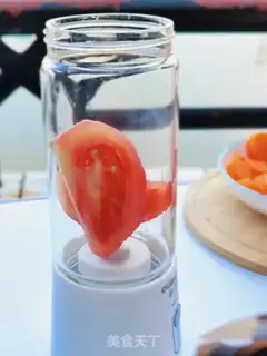 Make Tomato carrot apple milk step 1