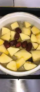 Make Apple date cinnamon egg soup step 1