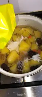 Make Apple date cinnamon egg soup step 3