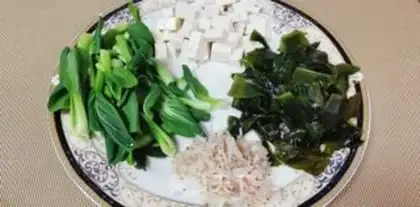 Make The dress and the omelet soup step 0